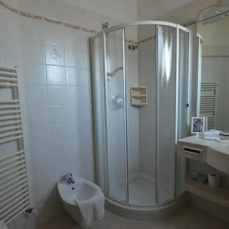 Londra Hotel 4*